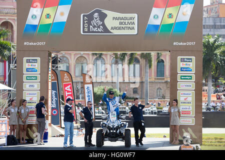 Asuncion, Paraguay. 1er janvier 2017. # 289 - L'équipe Can-Am Mazzucco, rider les vagues de Pablo Luis Novara son Renegade 800 CAN-AM quad au cours de la cérémonie de départ symbolique du Rallye Dakar 2017 à Asunción, Paraguay. © Andre M. Chang/ARDUOPRESS/Alamy Live News Banque D'Images