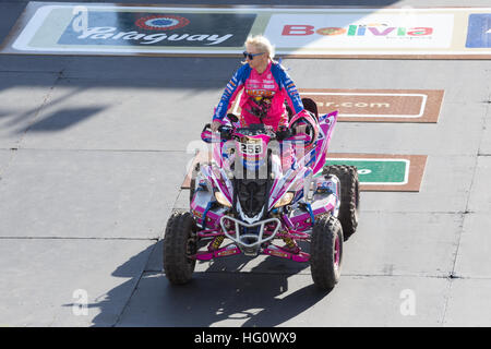 Asunción, Paraguay. 1er janvier 2017. #259 - Quadssvmag.com Maxxis, pilote Camelia Liparot sur son YFM 700R YAMAHA quad pendant la cérémonie symbolique de début du rallye Dakar 2017 à Asunción, Paraguay. Credit: Andre M. Chang/Alamy Live News Banque D'Images