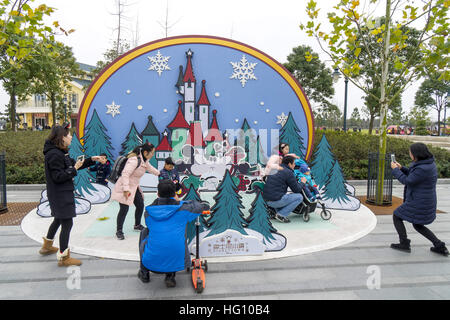 Shanghai, Shanghai, Chine. 1er janvier 2017. Shanghai, Chine - janvier 2017 1 Éditorial : (UTILISER SEULEMENT. Chine).Les touristes affluent à Shanghai Disney Resort durant les vacances du Nouvel An à Shanghai, le 1er janvier 2017. © SIPA Asie/ZUMA/Alamy Fil Live News Banque D'Images