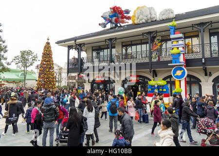 Shanghai, Shanghai, Chine. 1er janvier 2017. Shanghai, Chine - janvier 2017 1 Éditorial : (UTILISER SEULEMENT. Chine).Les touristes affluent à Shanghai Disney Resort durant les vacances du Nouvel An à Shanghai, le 1er janvier 2017. © SIPA Asie/ZUMA/Alamy Fil Live News Banque D'Images