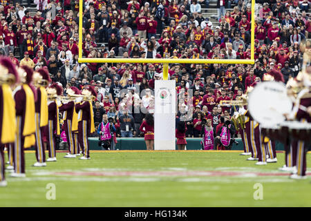 2 janvier 2017 - Californie, USA - USC Trojan band, Esprit de Troy, effectue avant le Rose Bowl Game entre Penn State Nittany Lions et Université de Californie du sud de Troie au Rose Bowl Stadium de Pasadena, Californie. L'USC a gagné 52-49. (Crédit Image : © Scott Taetsch via Zuma sur le fil) Banque D'Images