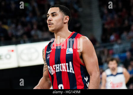 Vitoria, Espagne. 3 janvier, 2017. Shane Larkin (Baskonia) pendant la saison de basket-ball match 2016/2017 de ligue espagnole 'Liga ACB Saski Baskonia' entre le Real Madrid et à Fernando Buesa Arena Center le 3 janvier, 2017 à Vitoria, Espagne. ©david Gato/Alamy Live News Banque D'Images