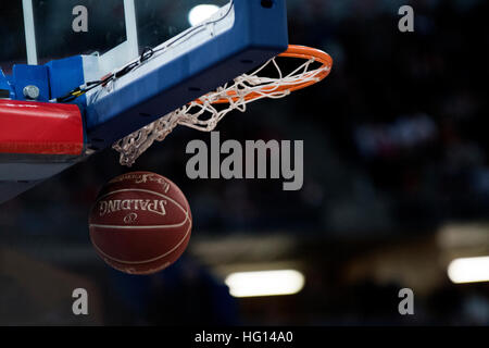 Vitoria, Espagne. 3 janvier, 2017. La balle pendant le match de basket-ball de la saison 2016/2017 de ligue espagnole 'Liga ACB Saski Baskonia' entre le Real Madrid et à Fernando Buesa Arena Center le 3 janvier, 2017 à Vitoria, Espagne. ©david Gato/Alamy Live News Banque D'Images