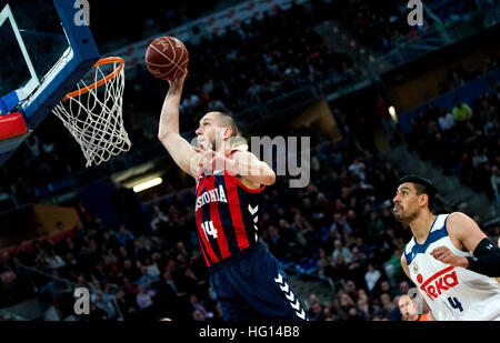 Vitoria, Espagne. 3 janvier, 2017. Kim Tillie (Baskonia) en action au cours de la saison de basket-ball match 2016/2017 de ligue espagnole 'Liga ACB Saski Baskonia' entre le Real Madrid et à Fernando Buesa Arena Center le 3 janvier, 2017 à Vitoria, Espagne. ©david Gato/Alamy Live News Banque D'Images