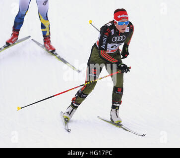 Oberstdorf, Allemagne. Jan 04, 2017. Katharina Hennig skis de l'Allemagne pendant la poursuite au cours de la SIF Tour de Ski à Oberstdorf, Allemagne, 04 janvier 2017. Le Tour de ski se déroule le 03 et 04 janvier 2017 à Oberstdorf. Photo : Karl-Josef Opim/dpa/Alamy Live News