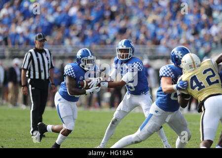 Jacksonville, FL, USA. 31 Dec, 2017. Vue sur les 2016 Taxslayer entre bol le Georgia Tech Yellow Jackets et le Kentucky Wildcats dans lequel Georgia Tech a gagné 33-18 à l'EverBank Field à Jacksonville, Floride le 31 décembre 2016. © Mpi34/media/Alamy Punch Live News Banque D'Images