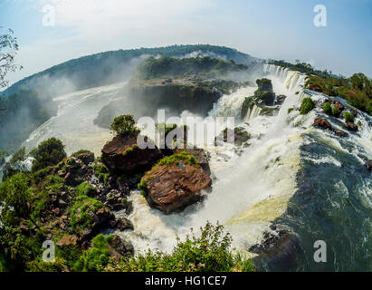 L'Argentine, de Misiones, Puerto Iguazu, vue sur les chutes d'Iguaçu. Banque D'Images