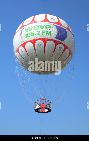 Ballon d'observation d'hélium captif à Lower Pleasure Gardens, BOURNEMOUTH Dorset, Angleterre. Banque D'Images