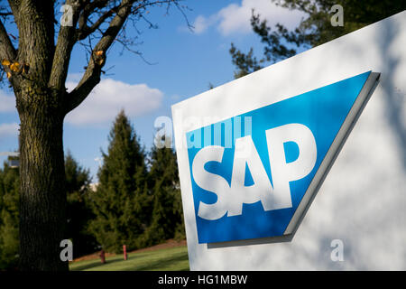 Un logo affiche à l'extérieur d'un établissement occupé par le SAP SE à Newtown Square, Pennsylvanie le 10 décembre 2016. Banque D'Images
