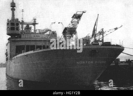 USS Norton Sound (AV-11) avec rampe de lancement de fusée fantail en 1948 Banque D'Images