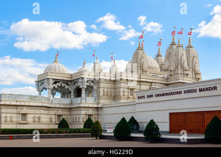 De l'extérieur du temple hindou, temple BAPS Shri Swaminarayan Mandir, à Neasden, Londres Banque D'Images