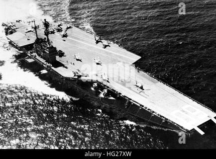 USS Saratoga (CVA-60) en cours en septembre 1956 Banque D'Images