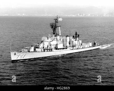 USS De Haven (DD-727) en cours en novembre 1970 Banque D'Images