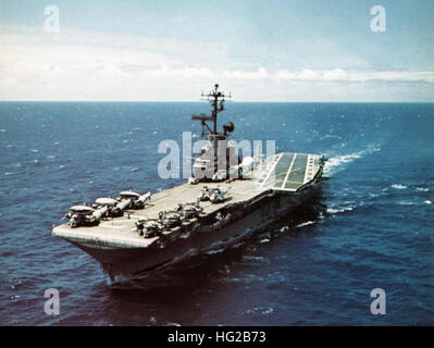 USS Hornet (CV-12) en cours en 1969 Banque D'Images