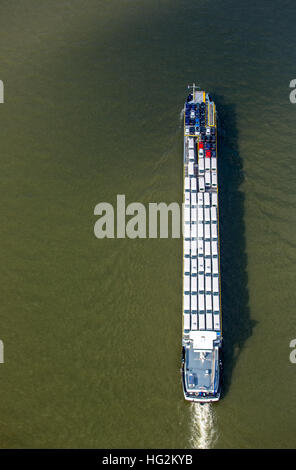 Vue aérienne, FORENSO cargo transporteur de voiture avec les transporteurs, location d'un cargo sur le Rhin à Rheinberg, IWT, Duisburg,Rhin Banque D'Images