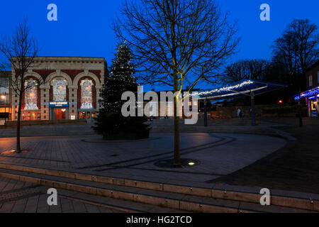 Lumières de Noël, Corn Exchange, Marché, Kettering town, comté de Northamptonshire, Angleterre, Royaume-Uni Banque D'Images