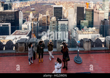 Vue du haut du rocher, (Rockefeller Center) à New York. Banque D'Images