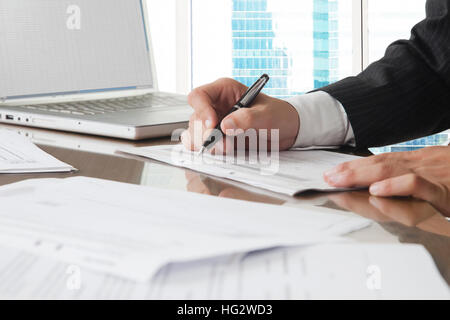 Businessman working in office Banque D'Images