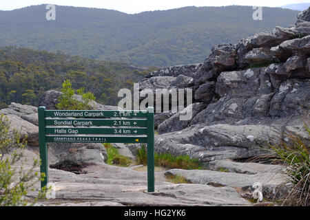 Sur un sentier dans le Parc National des Grampians, Victoria, Australie Banque D'Images