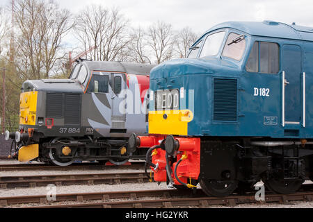 La classe 37 et classe 46 au premier grand Western St Phillips Marsh Depot, Bristol, Angleterre Journée Portes Ouvertes 02/05/2016. Banque D'Images