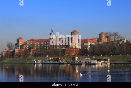 Le château de Wawel et la Vistule à Cracovie, Pologne Banque D'Images