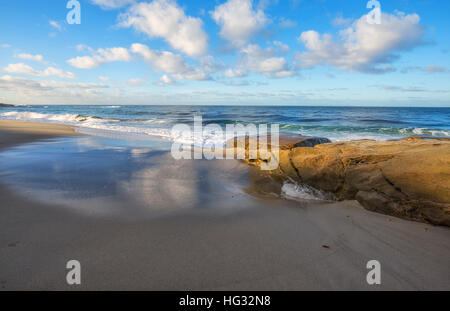 Scène côtière avec vue sur l'océan et à la plage de Windansea. La Jolla, Californie, USA. Banque D'Images