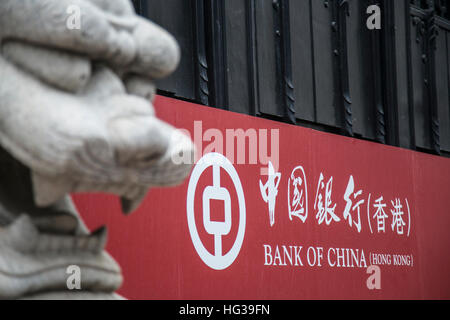 Hong Kong. La Chine. 06Th Jan, 2017. La photo montre le logo sur le mur à l'extérieur de la tour de la Banque de Chine et l'office qui situé dans le centre de Hong Kong. La Chine. 2017 est le 100e anniversaire de l'ouverture de la succursale de la Banque de Chine à Hong Kong. La Chine. © Chan Hei Long/Pacific Press/Alamy Live News Banque D'Images