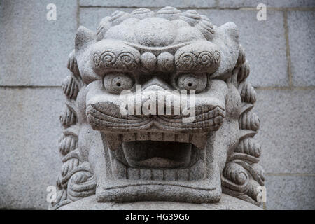 Hong Kong. La Chine. 06Th Jan, 2017. La photo montre le lion rock à l'extérieur de la tour de la Banque de Chine et l'office qui situé dans le centre de Hong Kong. La Chine. 2017 est le 100e anniversaire de l'ouverture de la succursale de la Banque de Chine à Hong Kong. La Chine. © Chan Hei Long/Pacific Press/Alamy Live News Banque D'Images