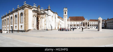 Portugal : la place principale de l'Université de Coimbra, depuis 1537 l'une des plus anciennes universités d'un fonctionnement continu dans le monde Banque D'Images