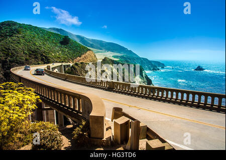 Bixby Creek Bridge sur l'autoroute no 1 à la côte ouest des États-Unis du sud de Los Angeles, région de Big Sur Banque D'Images