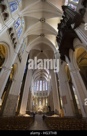 La cathédrale de Chartres , intérieur / Vue interieure de la cathedrale de chartres dans l' Eure en france Banque D'Images