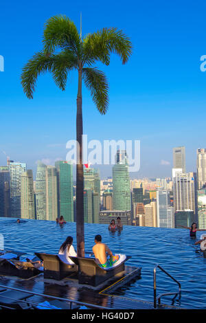 La piscine de la Marina Bay Sands SkyPark. Singapour Banque D'Images