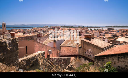 Avis de Carloforte, lieu célèbre pour les salines et la transformation du thon. Île de San Pietro, Sardaigne, Italie. Banque D'Images