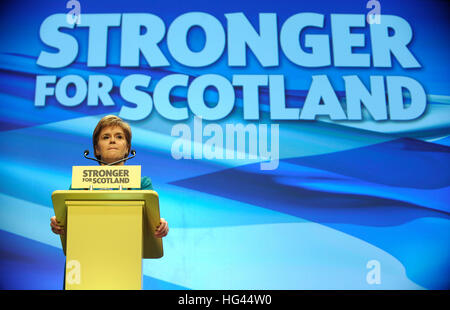 Premier Ministre de l'Écosse Nicola Sturgeon livre le discours d'ouverture à la 81e Conférence SNP à Aberdeen, Écosse Banque D'Images