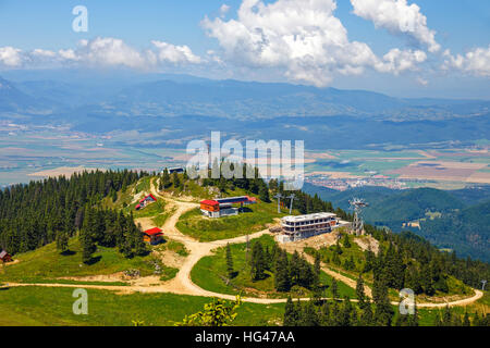 Ski de montagne dans le Massif de Postavarul, Poiana Brasov, Roumanie Banque D'Images