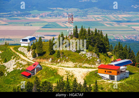 Ski de montagne dans le Massif de Postavarul, Poiana Brasov, Roumanie Banque D'Images