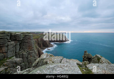 La clifftops de Pordenack Point près de Lands End en Cornouailles Banque D'Images