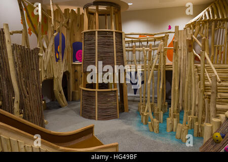 L'intérieur de l'aire de jeux au sein de l'primé Gloucester Station d'autoroute Banque D'Images