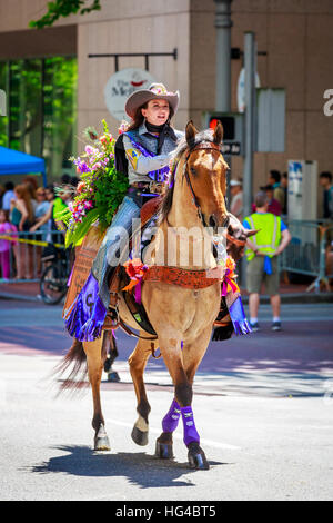 Portland, Oregon, USA - 6 juin 2015 : Clackamas Comté Canby et juste dans la grande cour Rodeo Parade Floral au cours de Portland Rose Festival 2015. Banque D'Images