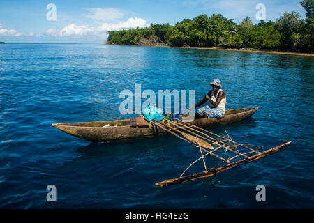 Pêcheur dans les îles extérieures, Buka, Bougainville, en Papouasie-Nouvelle-Guinée, du Pacifique Banque D'Images