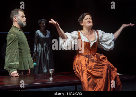 Sydney, Australie. Jan 04, 2017. Mitchell Butel et ténor mezzo soprano Anna Fraser représentée dans une scène de l'opéra de chambre de Sydney's World Premiere production de 'Biographica'. À la suite d'un opéra Biographica polymathe renaissance de Cardano Dillagene effectuée dans le cadre du Sydney Festival à Carriageworks par l'opéra de chambre de Sydney en association avec des enfants Ensemble, composé par Mary Finsterer. © Hugh Peterswald/Pacific Press/Alamy Live News Banque D'Images