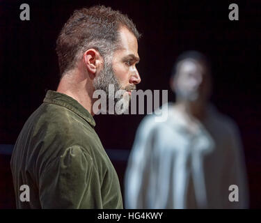 Sydney, Australie. Jan 04, 2017. Mitchell ténor Butel, représenté à une scène de l'opéra de chambre de Sydney's World Premiere production de 'Biographica'. À la suite d'un opéra Biographica polymathe renaissance de Cardano Dillagene effectuée dans le cadre du Sydney Festival à Carriageworks par l'opéra de chambre de Sydney en association avec des enfants Ensemble, composé par Mary Finsterer. © Hugh Peterswald/Pacific Press/Alamy Live News Banque D'Images