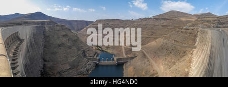 Panorama de l'énergie hydroélectrique du barrage Katse power plant au Lesotho, l'Afrique Banque D'Images