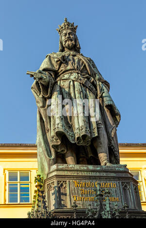 Statue du Roi Charles IV , Prague, près de Pont Charles (Karlův most ), Prague 1, République Tchèque, République tchèque.République Tchèque. Banque D'Images