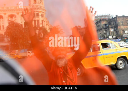 Kolkata, Inde. Jan 04, 2017. Bharatiya Janta Party rallié exigeants prix de soutien minimum pour le riz dans l'ouest du Bengale et aussi des protestations contre le hooliganisme et la violence alléguée de l'activiste T.M.C. hier après leur chef Sudip Bandopadhyay a été arrêté par C.B.I. à Kolkata. © Saikat Paul/Pacific Press/Alamy Live News Banque D'Images