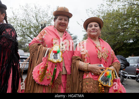 Des danseurs traditionnels Morenada bolivienne à Latino Festival - Washington, DC USA Banque D'Images
