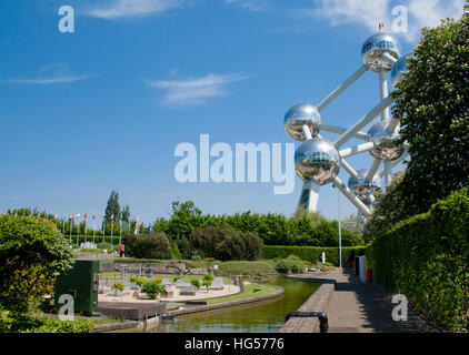 Bruxelles, Belgique - 13 mai 2016 : l'Atomium, bâtiment à Bruxelles a l'origine construit pour Expo 58, l'Exposition Universelle de Bruxelles 1958 Banque D'Images