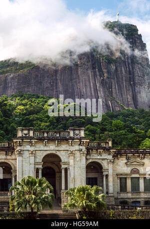 Rio de Janeiro, Brésil - le 3 janvier 2017 : l'architecture italienne style dans le Parque Lage. Il est maintenant une école d'Arts Visuels de Rio de Janeiro Banque D'Images