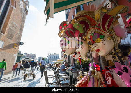 Les masques vénitiens au Campo Santo Stefano, Venise, l'UNESCO, Veneto, Italie Banque D'Images