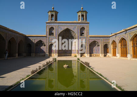 Cour intérieure de la mosquée Nasir al-Molk, Shiraz, Iran, Moyen-Orient Banque D'Images